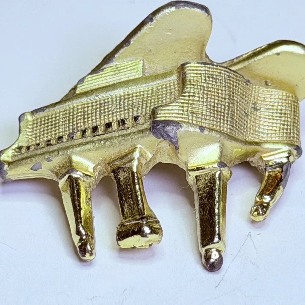 Vintage‎ Gold Tone Grand Piano Brooch Musical Instrument Novelty Pin 1 Inch